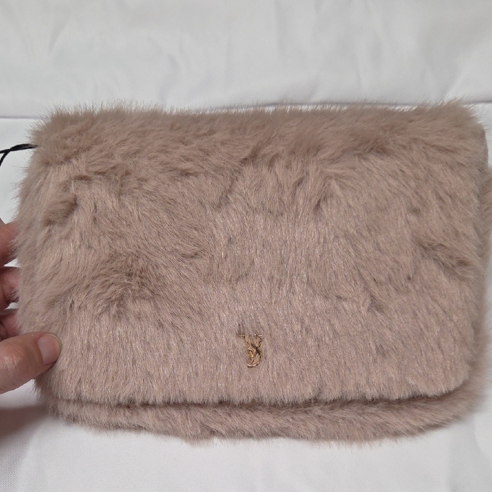 Luxurious Faux Fur Clutch in Soft Pink